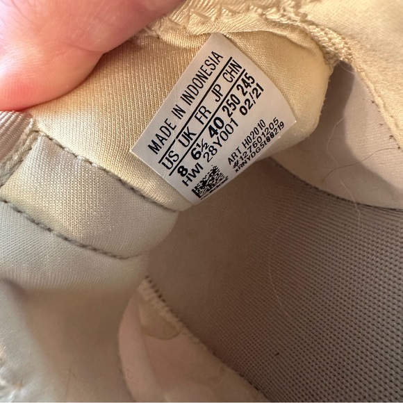 Cream Adidas Cross Over Slip On Size 8 Tennis Shoes! - Picture 2 of 3